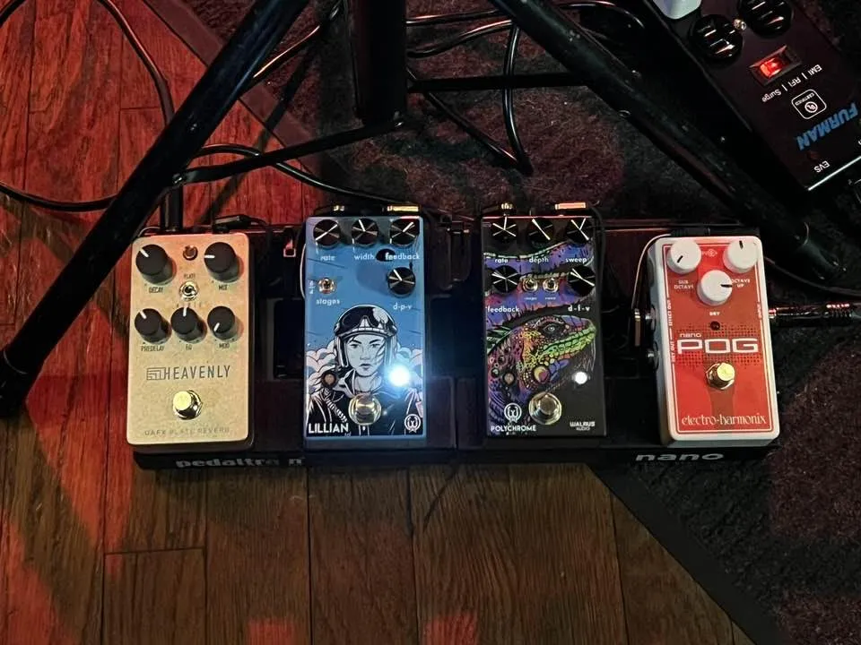 Pedaltrain Nano effects board with reverb, phaser, flanger, and octave pedals