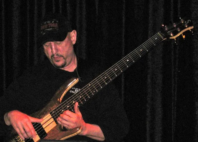 Bass performance by Russ